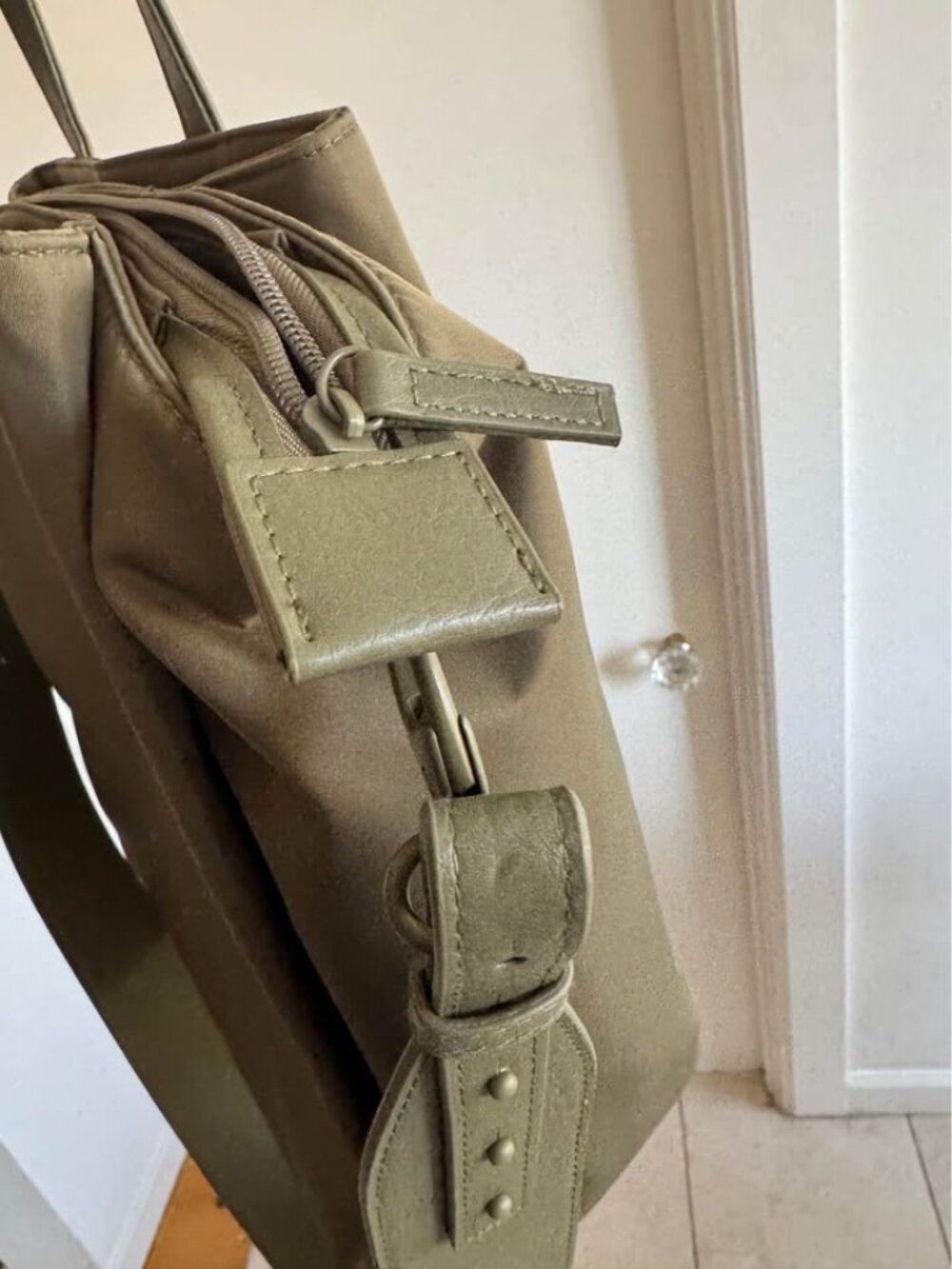 NWOT Béis Commuter Travel/Tote Purse - Picture 3 of 9